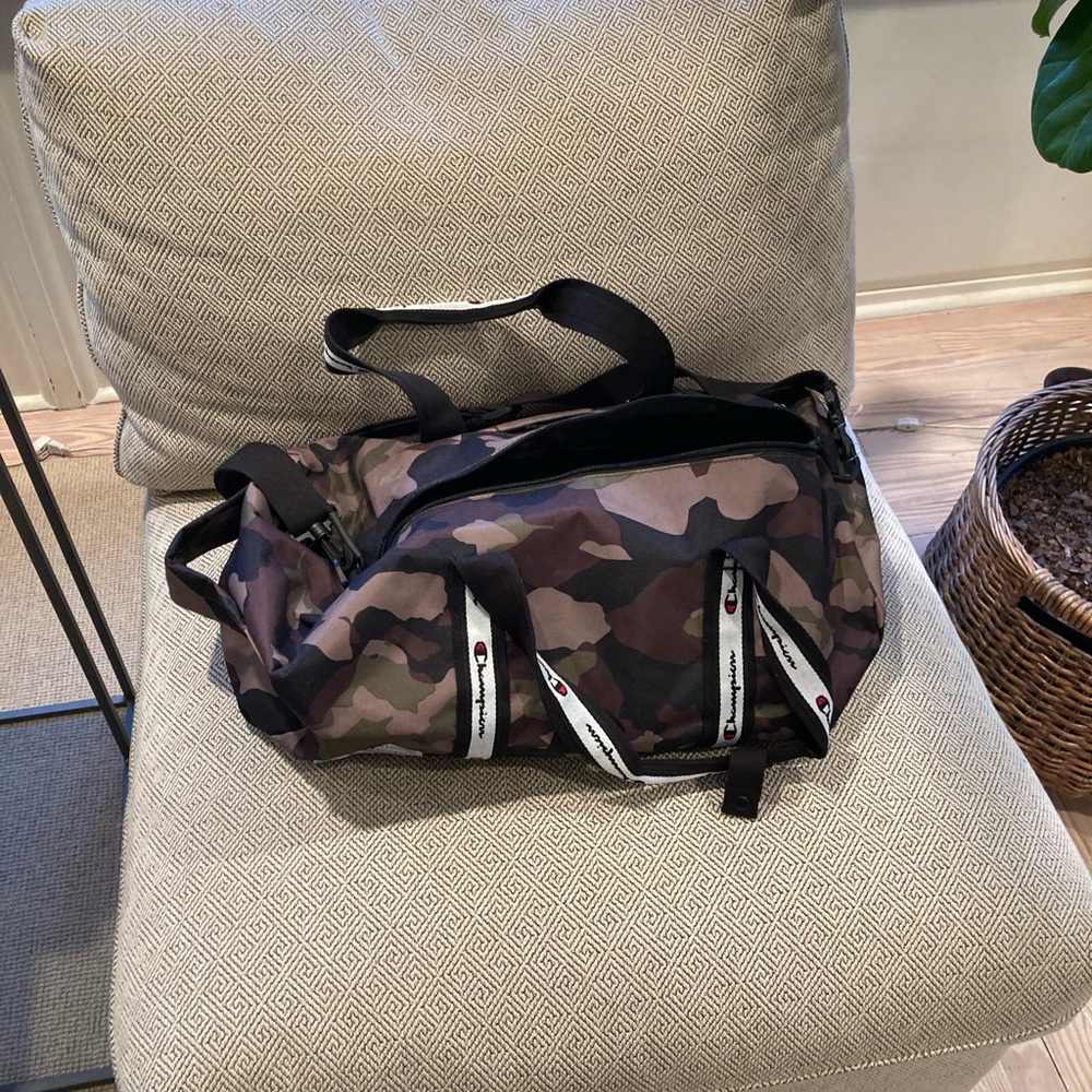 NWOT Champion camo duffel